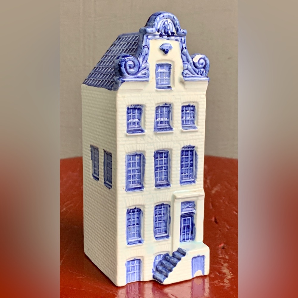 Vintage Blue White Ceramic Delftware Figural House Building Coin Bank